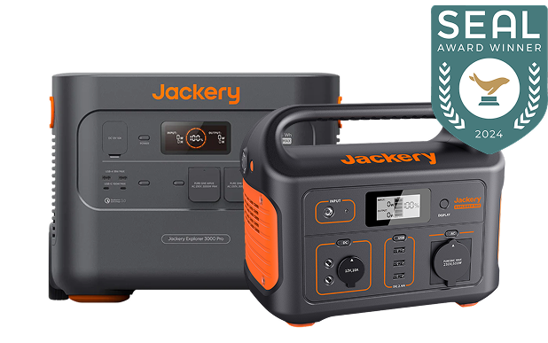portable powerstation Jackery Explorer 3000 Pro en Jackery Explorer 1000 Pro in grijs met oranje accenten, beide met display en meerdere aansluitingen, afgebeeld naast SEAL Award Winner 2024 logo